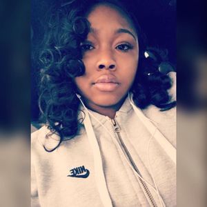 Meet your Posher, Yonzania